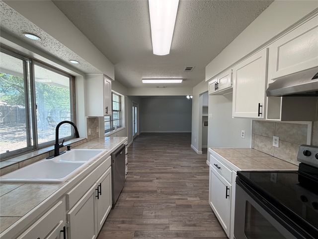 6601 Oaklawn Drive, Watauga, TX 76148
