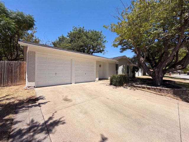 6601 Oaklawn Drive, Watauga, TX 76148