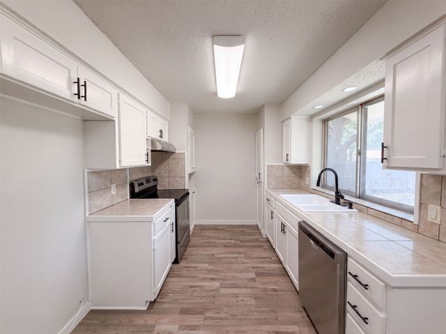 6601 Oaklawn Drive, Watauga, TX 76148