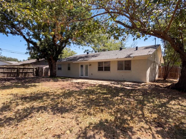 6601 Oaklawn Drive, Watauga, TX 76148