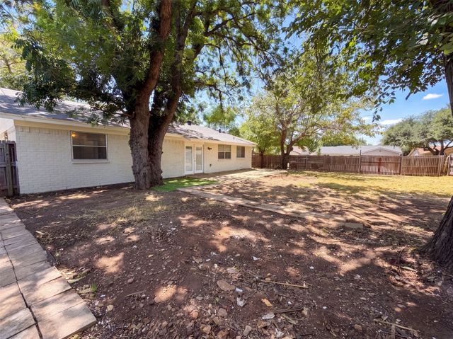 6601 Oaklawn Drive, Watauga, TX 76148