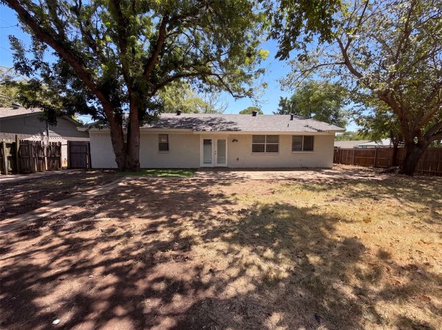 6601 Oaklawn Drive, Watauga, TX 76148