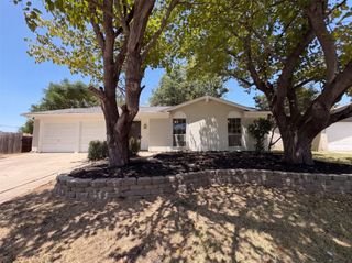 6601 Oaklawn Drive, Watauga, TX 76148