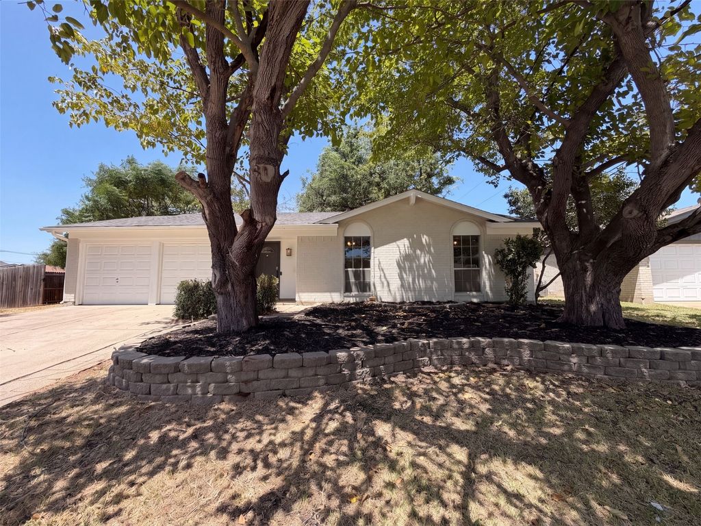 6601 Oaklawn Drive, Watauga, TX 76148