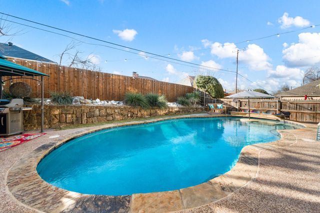 3917 Autumn Lane, Bedford, TX 76021