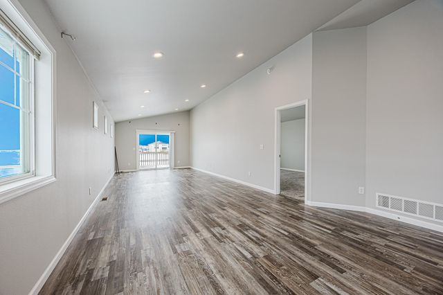 7365 24th Street S, Fargo, ND 58104