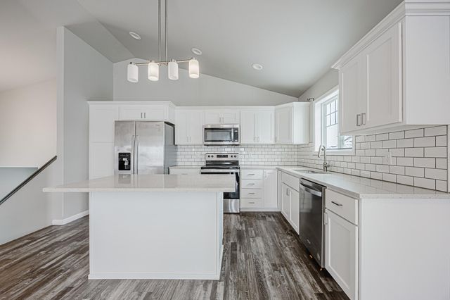 7365 24th Street S, Fargo, ND 58104