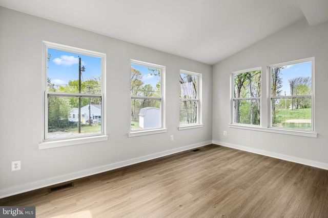 109 HILLSDALE DR, Fredericksburg, VA 22405