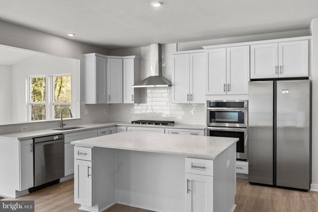 109 HILLSDALE DR, Fredericksburg, VA 22405