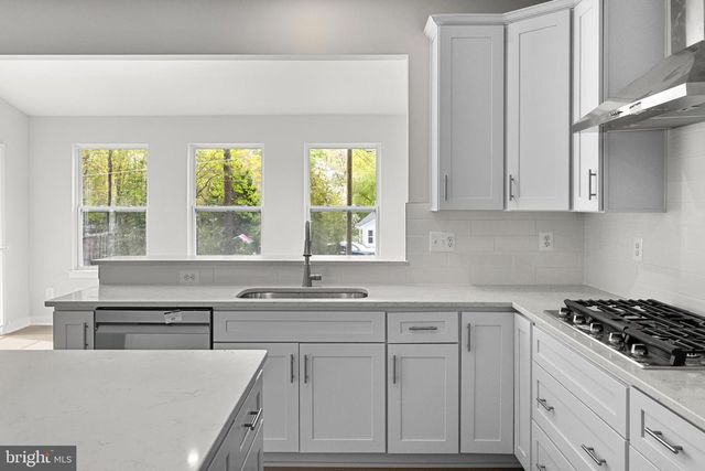 109 HILLSDALE DR, Fredericksburg, VA 22405