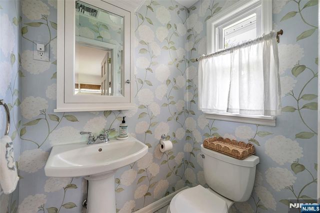 280 Eldon Court, Ridgewood, NJ 07450