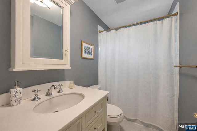 280 Eldon Court, Ridgewood, NJ 07450