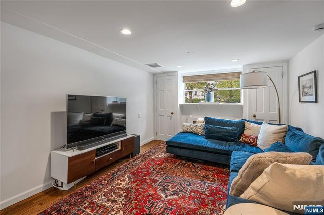 280 Eldon Court, Ridgewood, NJ 07450