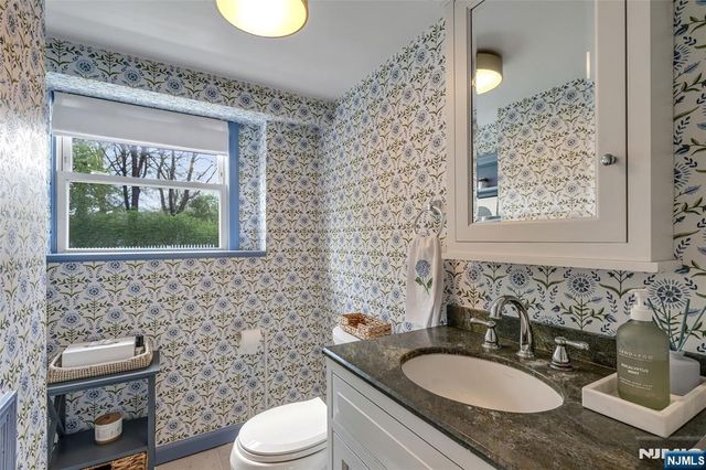 280 Eldon Court, Ridgewood, NJ 07450