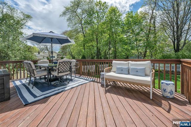 280 Eldon Court, Ridgewood, NJ 07450
