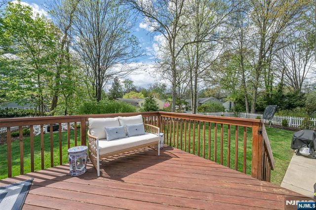 280 Eldon Court, Ridgewood, NJ 07450