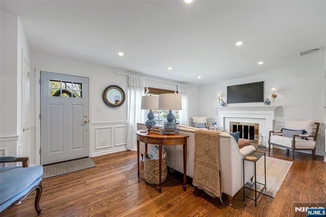 280 Eldon Court, Ridgewood, NJ 07450