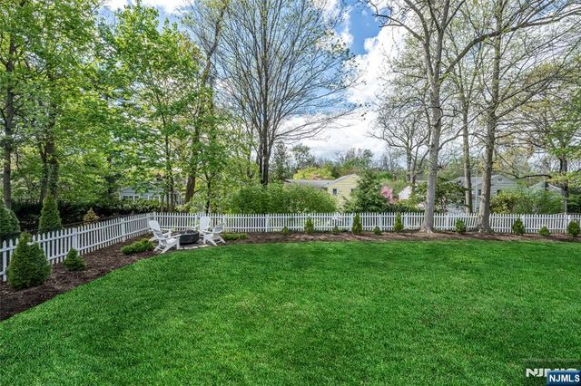 280 Eldon Court, Ridgewood, NJ 07450