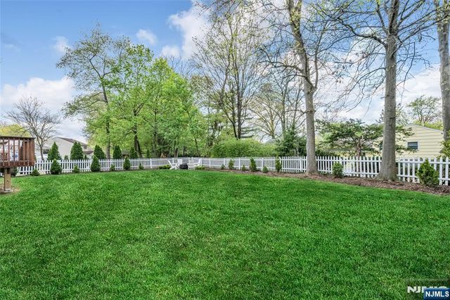 280 Eldon Court, Ridgewood, NJ 07450