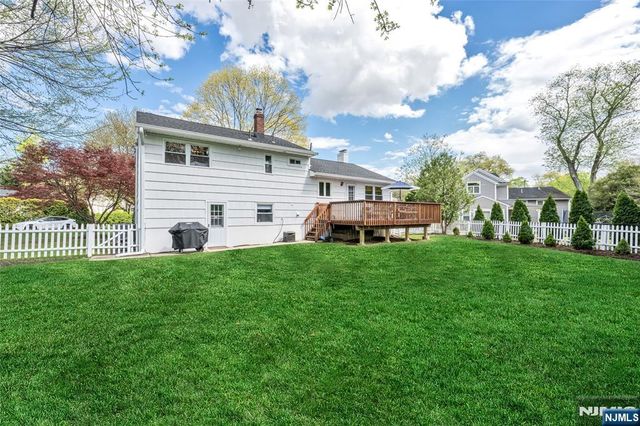 280 Eldon Court, Ridgewood, NJ 07450