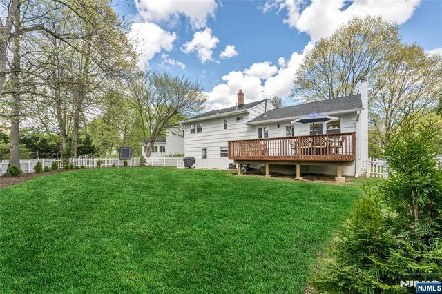 280 Eldon Court, Ridgewood, NJ 07450