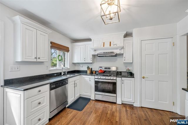 280 Eldon Court, Ridgewood, NJ 07450