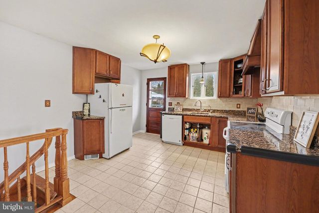 1723 DIGHTON ST, Camp Hill, PA 17011