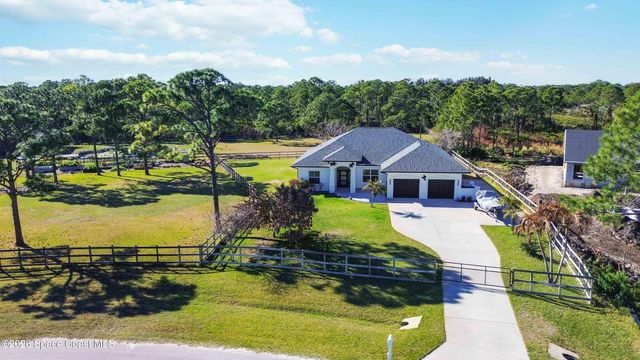 6920 Hacienda Drive, Grant, FL 32949