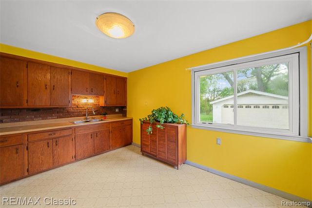28731 Kathryn Street, Garden City, MI 48135