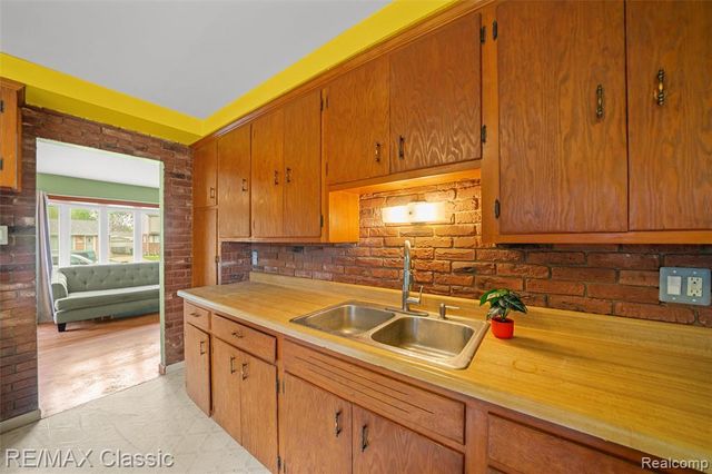 28731 Kathryn Street, Garden City, MI 48135