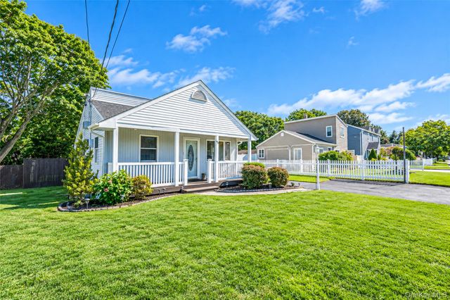 99 Cherubina Lane, North Babylon, NY 11703