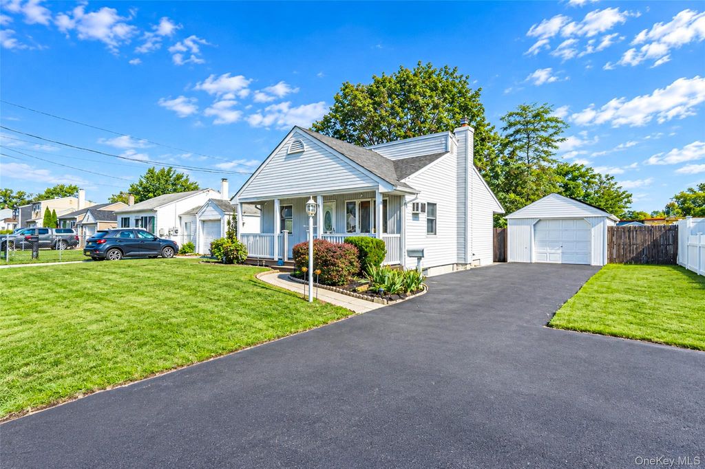 99 Cherubina Lane, North Babylon, NY 11703 — photo 3