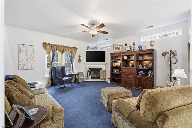 900 Lee Shore CT, Chesapeake, VA 23320