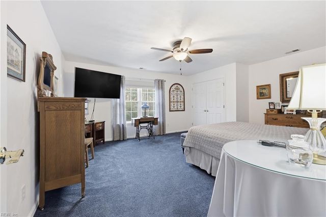 900 Lee Shore CT, Chesapeake, VA 23320