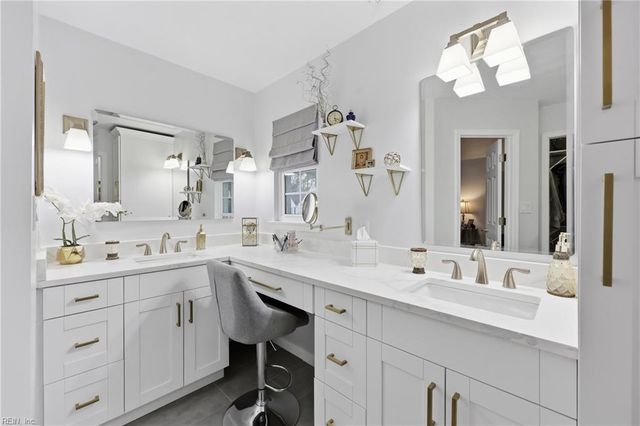 900 Lee Shore CT, Chesapeake, VA 23320