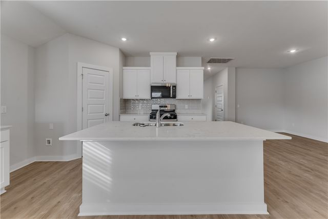 4695 W Aurora Street, Fayetteville, AR 72704