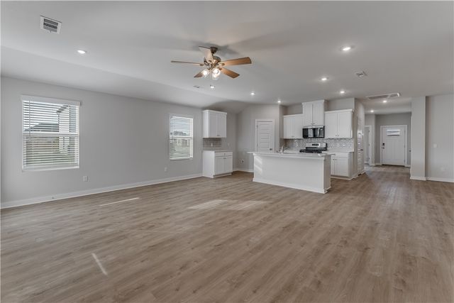 4695 W Aurora Street, Fayetteville, AR 72704