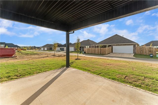 4695 W Aurora Street, Fayetteville, AR 72704