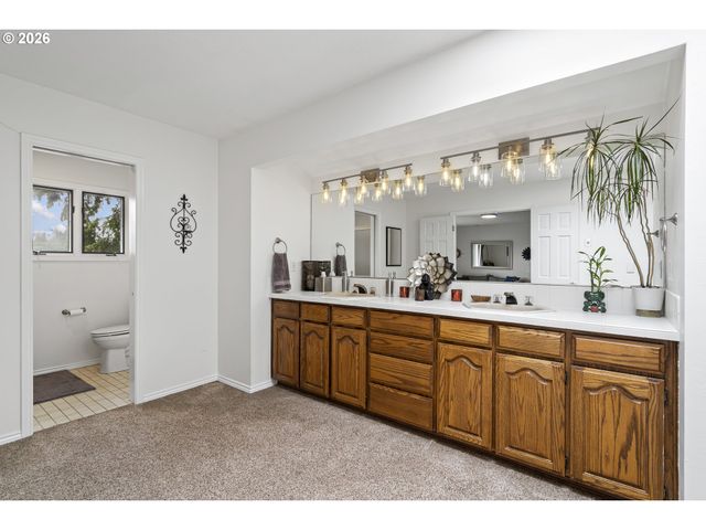 15 Sw 68TH Ave, Portland, OR 97225