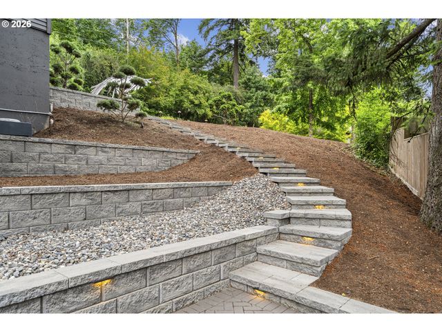 15 Sw 68TH Ave, Portland, OR 97225