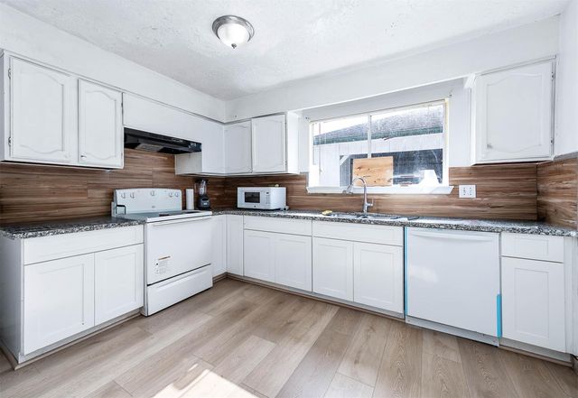 16034 Glen Mar Dr, Houston, TX 77082