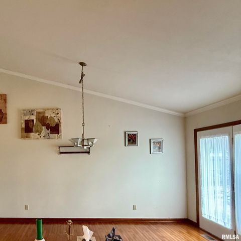 136 Post Road, Virden, IL 62690