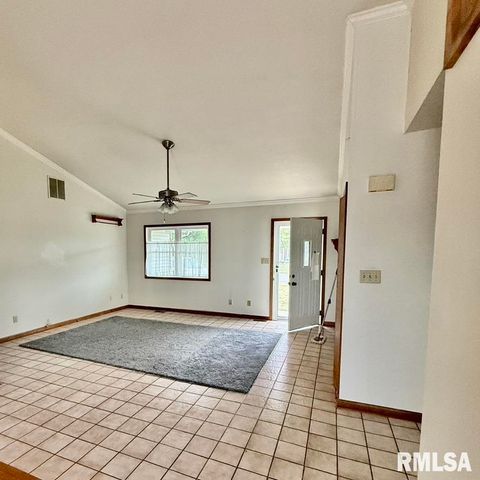 136 Post Road, Virden, IL 62690