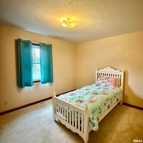 136 Post Road, Virden, IL 62690