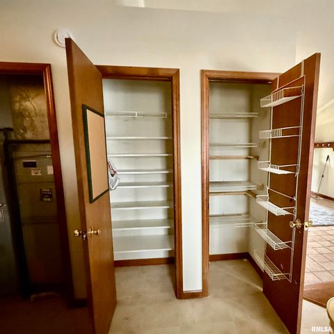 136 Post Road, Virden, IL 62690