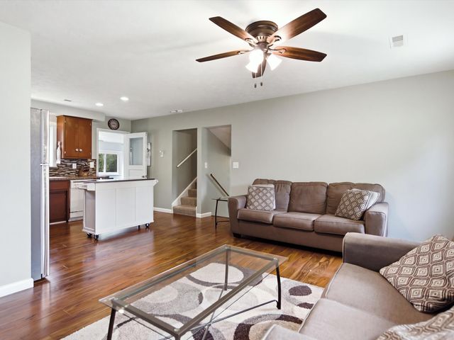 289 S Williams Lake Road, Waterford, MI 48327