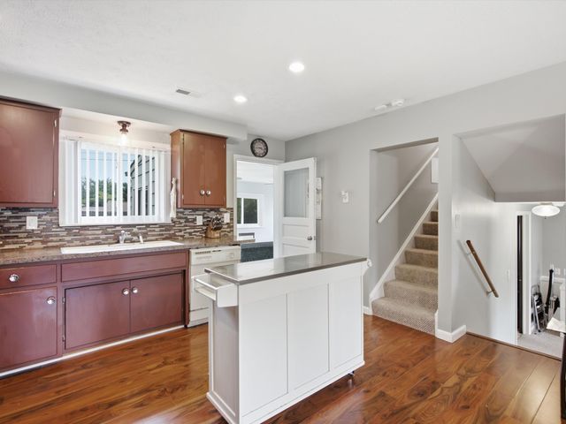 289 S Williams Lake Road, Waterford, MI 48327