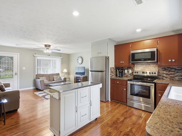 289 S Williams Lake Road, Waterford, MI 48327