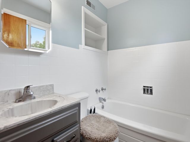 289 S Williams Lake Road, Waterford, MI 48327