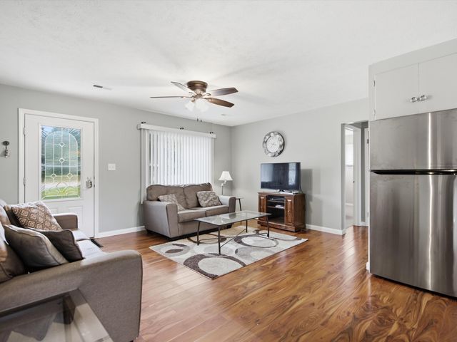 289 S Williams Lake Road, Waterford, MI 48327